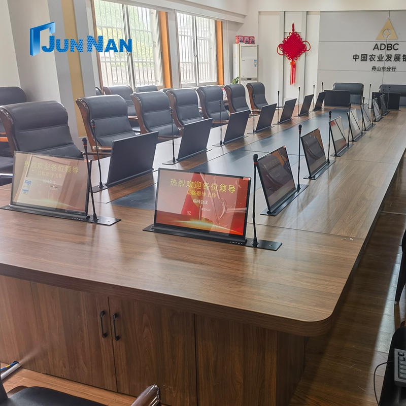 A bank papír nélküli konferencia felvonót telepít